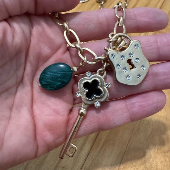 NWT CHICO'S Green/Gold Multi-Pendant Necklace Bee Key Lock Flower - Picture 10 of 10